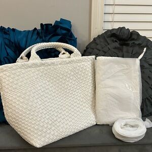 Thirty-One White Satchel with Textured Design and Sturdy Handles